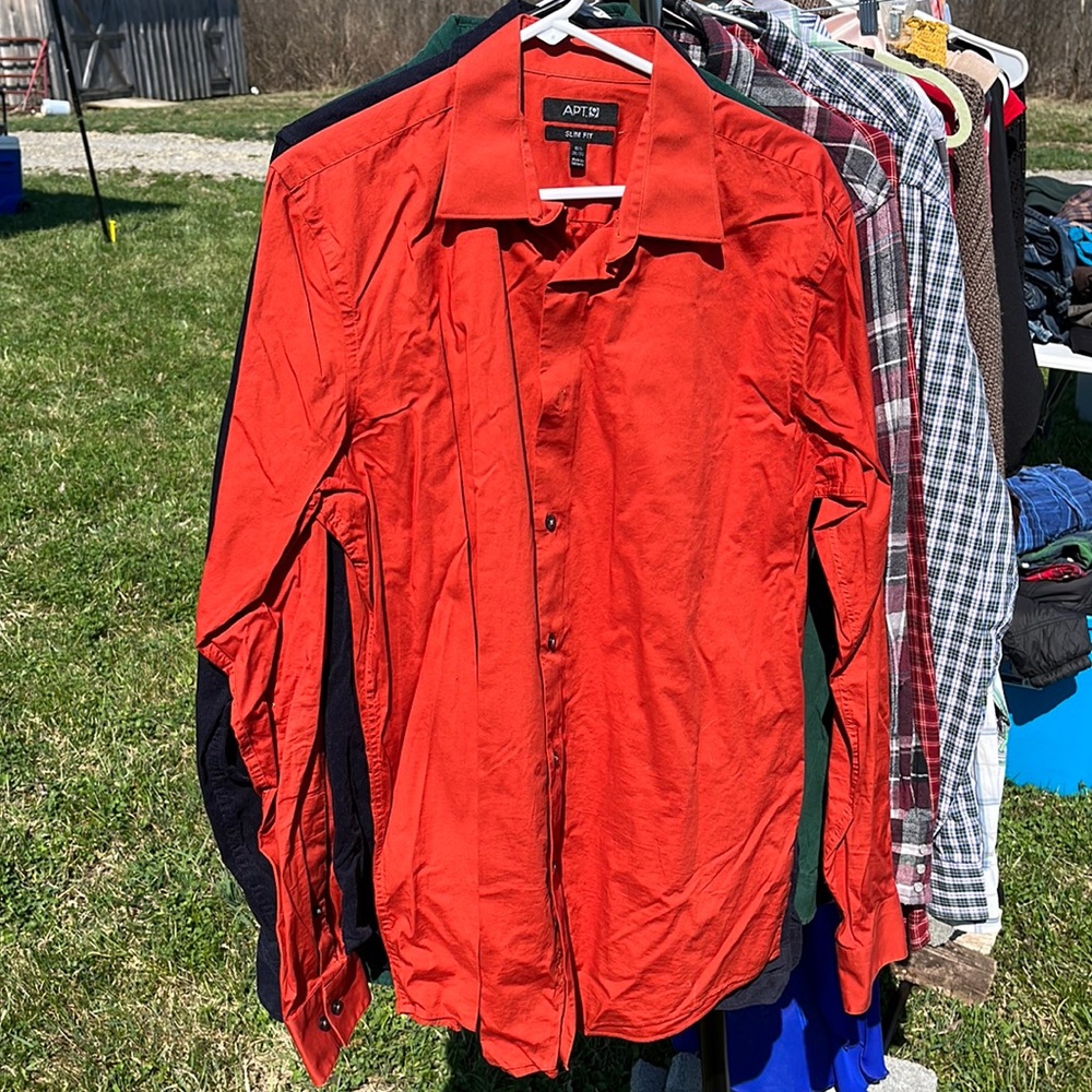 Men’s APT. 9 dress shirt.